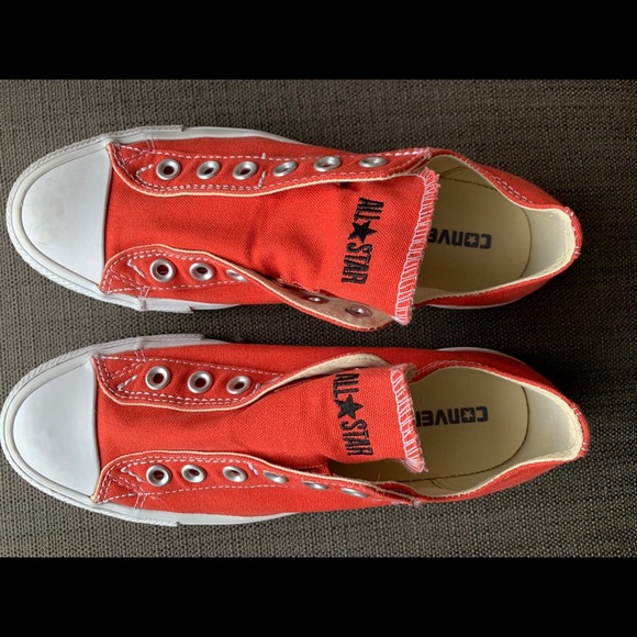 red laceless converse